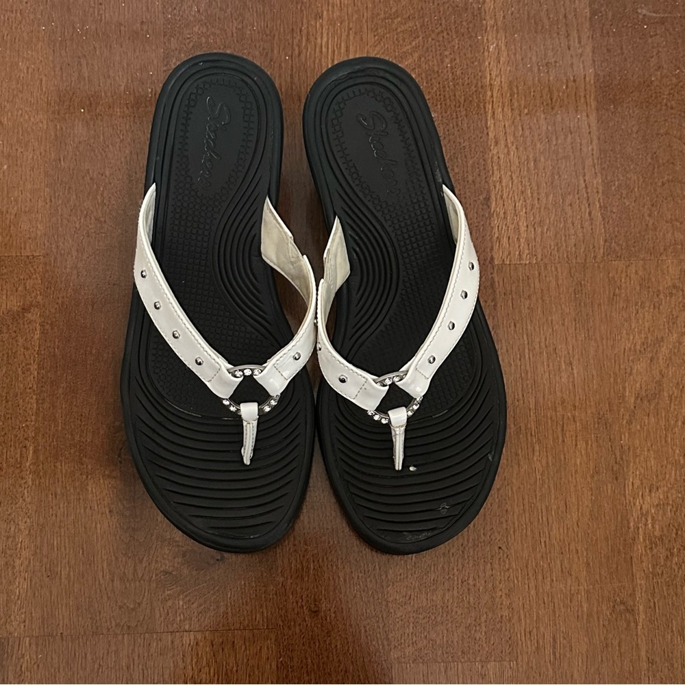 Sketchers Black and White Rhinestones Flip Flop Sandals Size 7.5 - Picture 8 of 16